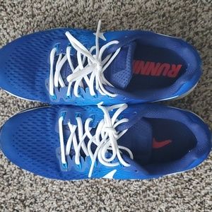 Mens Nike shoes size 11.